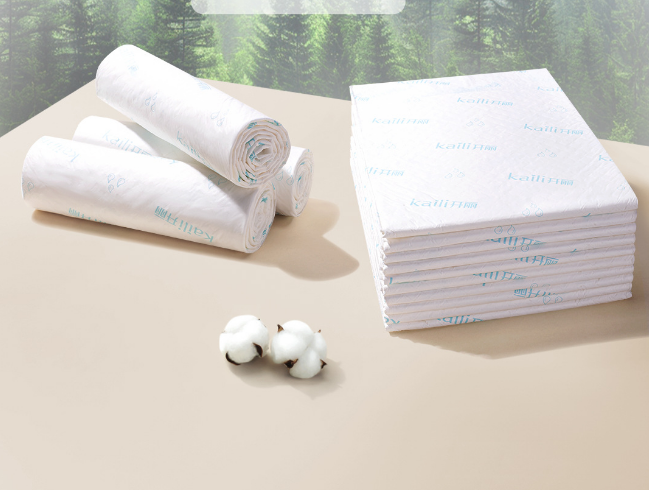 Soft breathable disposable underpads stacked and rolled, 60x90cm